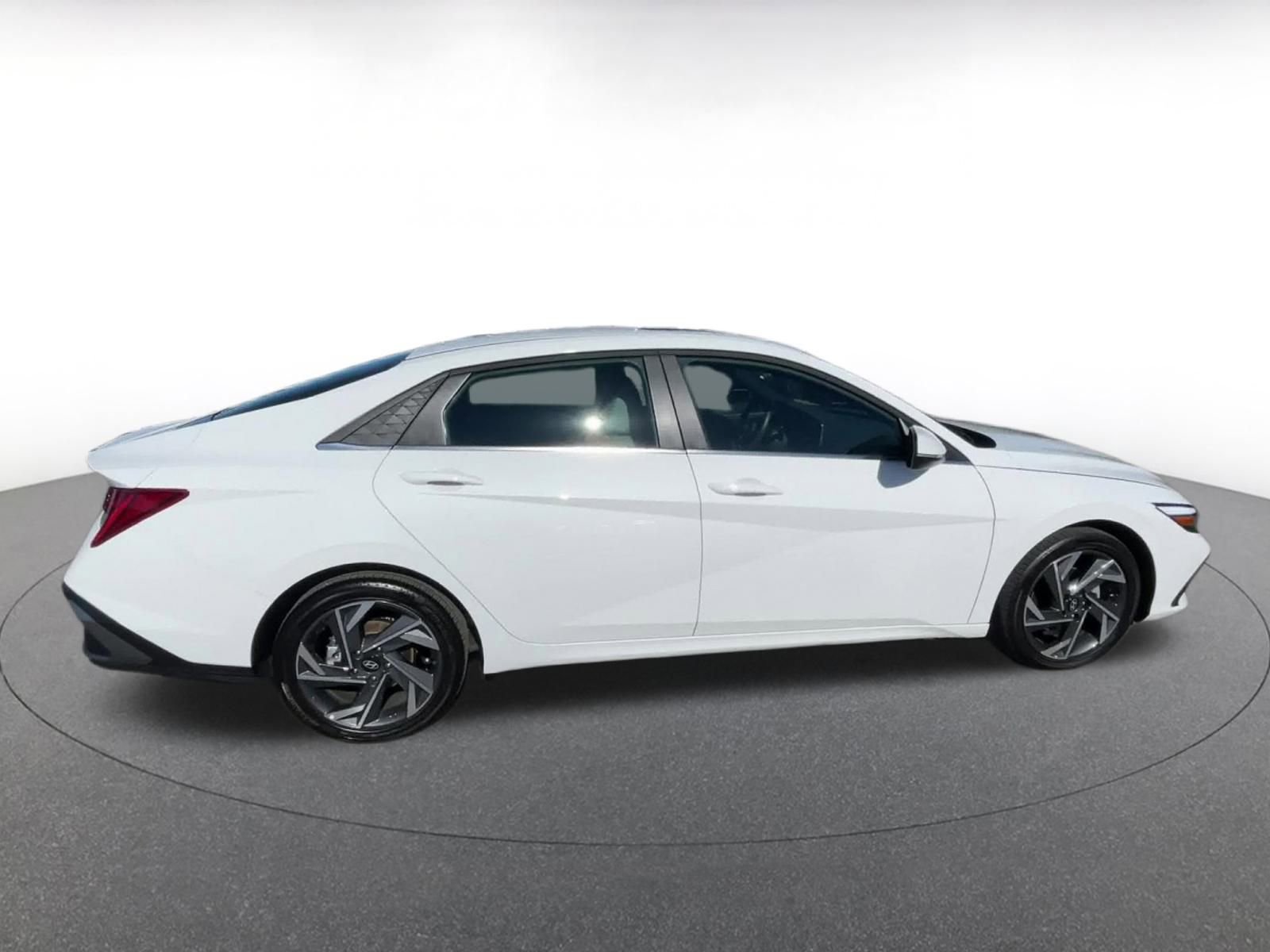 Used 2025 Hyundai Elantra Limited image 16