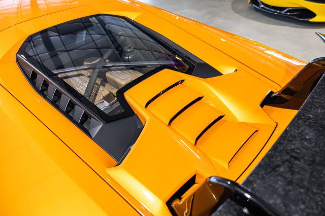 Used 2018 Lamborghini Huracan Performante AWD/4WD image 27