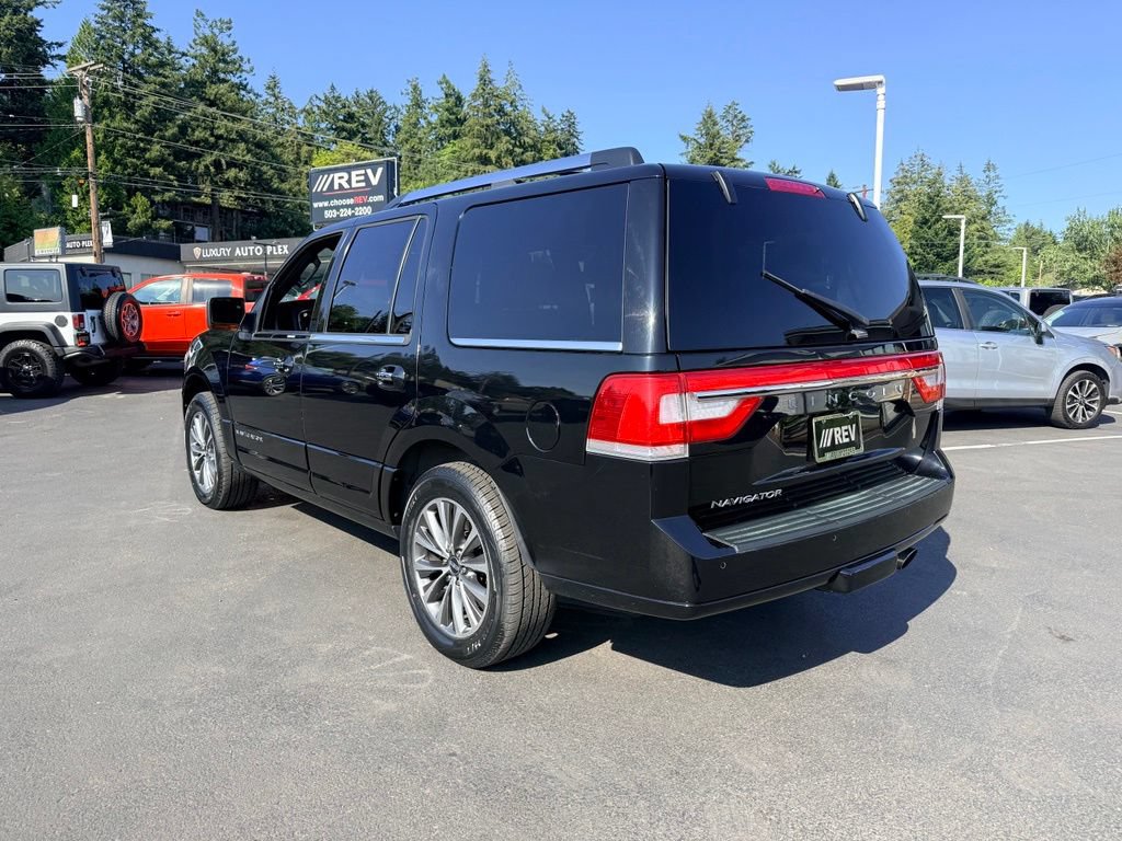 Used 2017 Lincoln Navigator Reserve AWD/4WD image 3