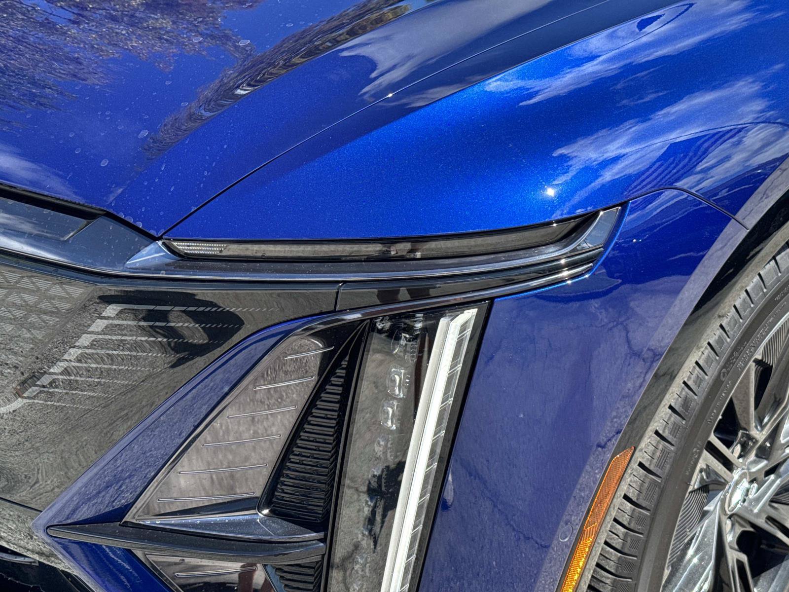 Used 2026 Cadillac Lyriq Signature Sport AWD/4WD image 9