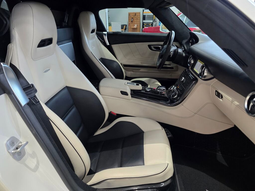 Used 2012 Mercedes-Benz SLS AMG Roadster image 21