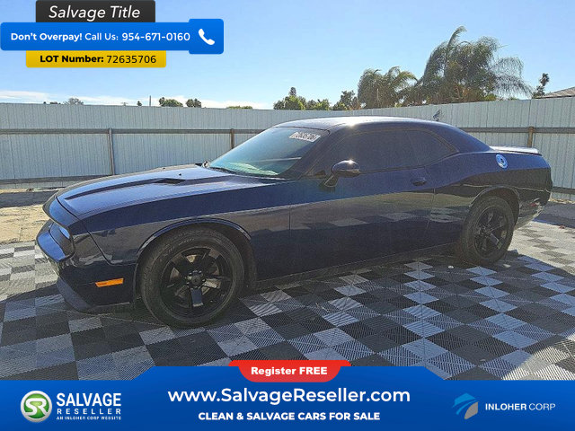 Used 2014 Dodge Challenger SXT RWD image 1