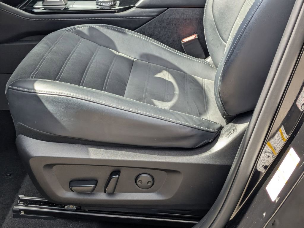 Used 2025 Mitsubishi Outlander SE FWD image 20