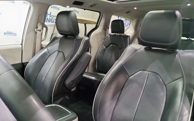 Used 2023 Chrysler Pacifica Limited FWD image 16