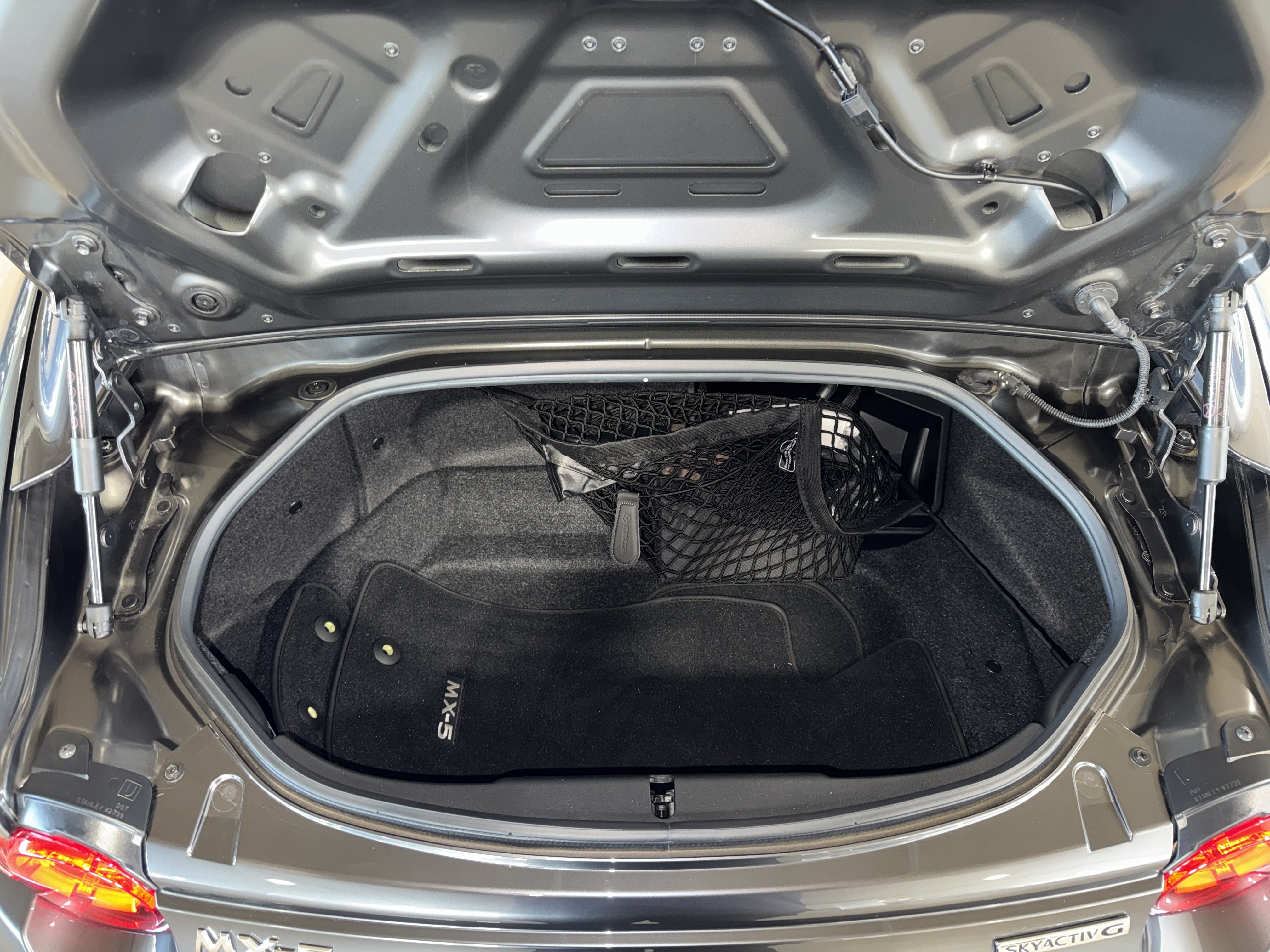 Used 2022 MAZDA MX-5 Miata RF Grand Touring RWD image 11