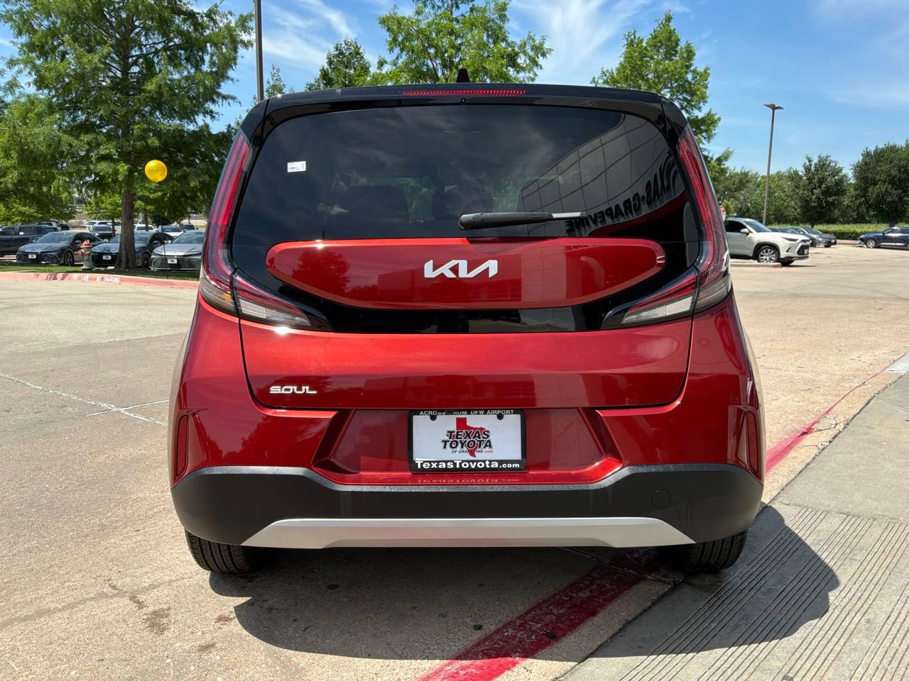 Used 2025 Kia Soul LX w/ LX Technology Package FWD image 7