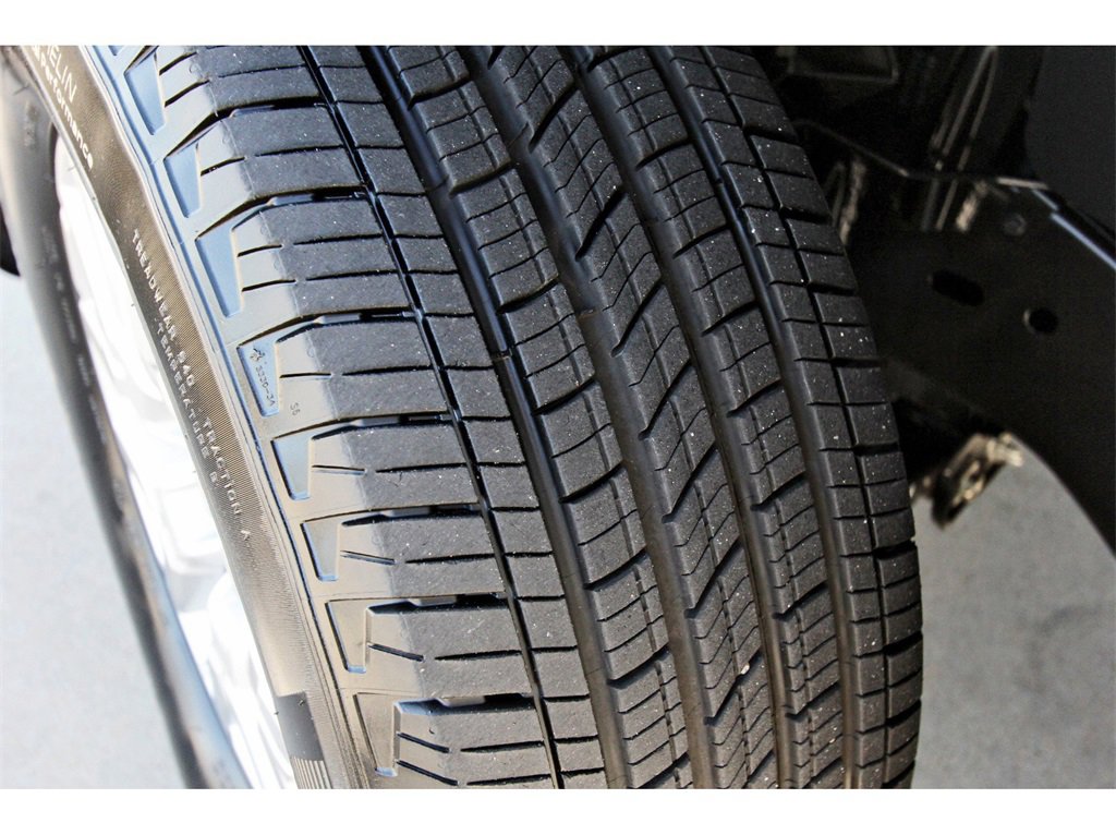 Certified 2024 Nissan Frontier SV w/ SV Convenience Package image 30