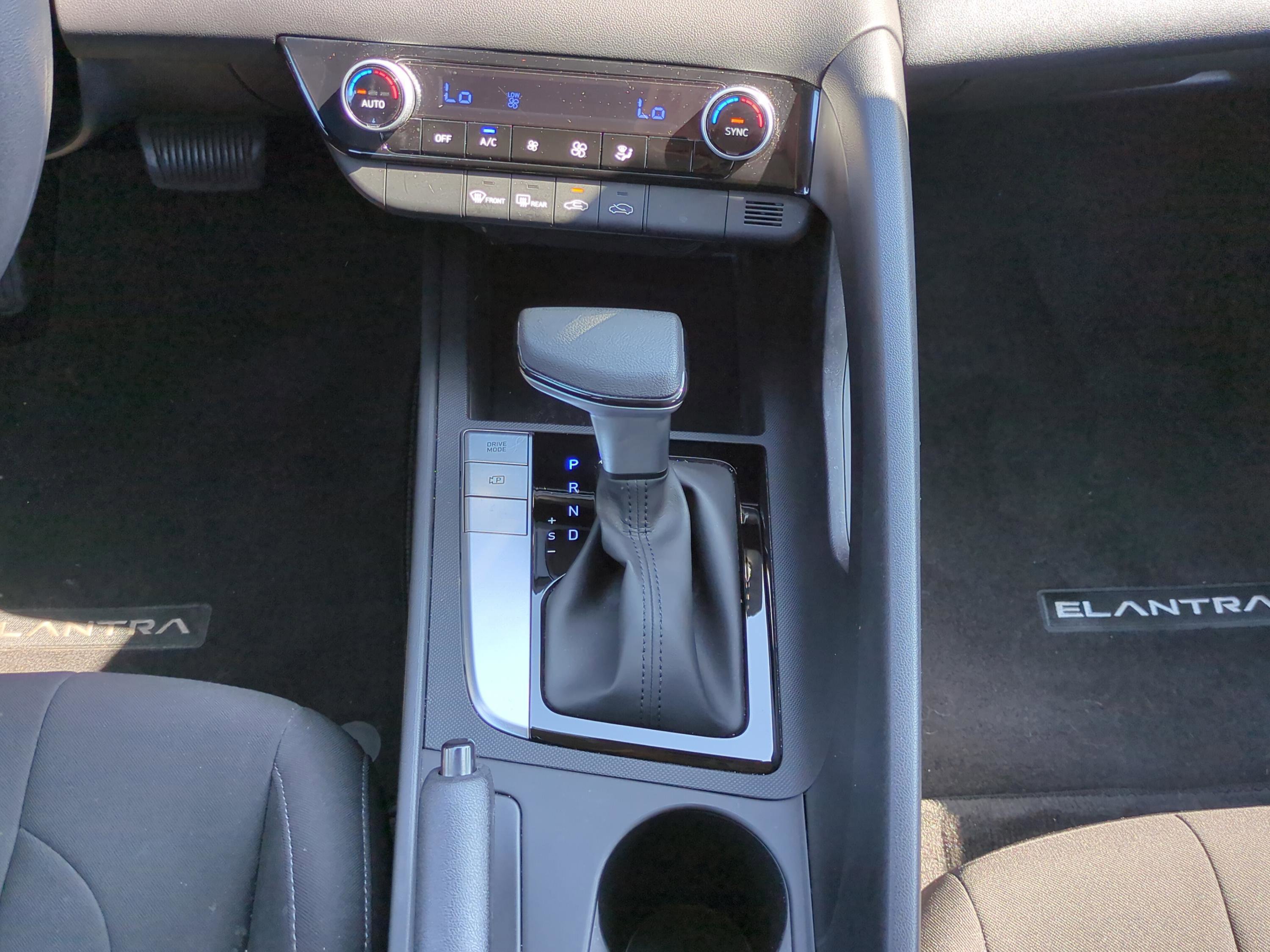 Used 2023 Hyundai Elantra SEL image 17