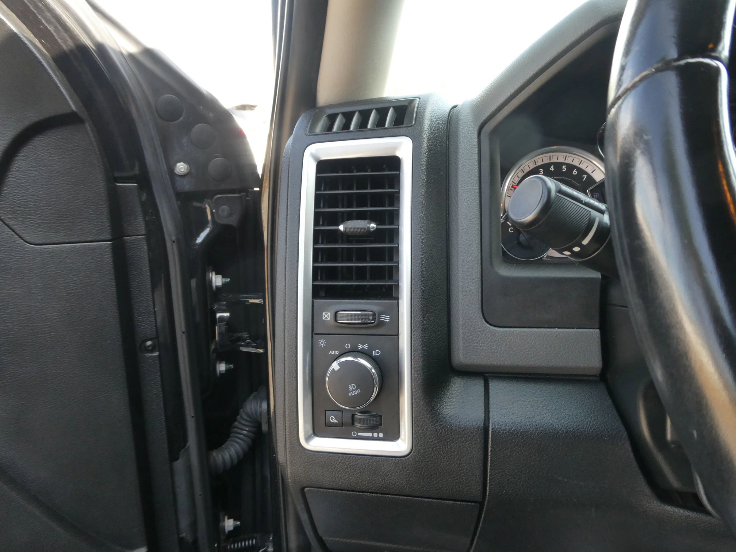 Used 2018 RAM 1500 Big Horn image 16