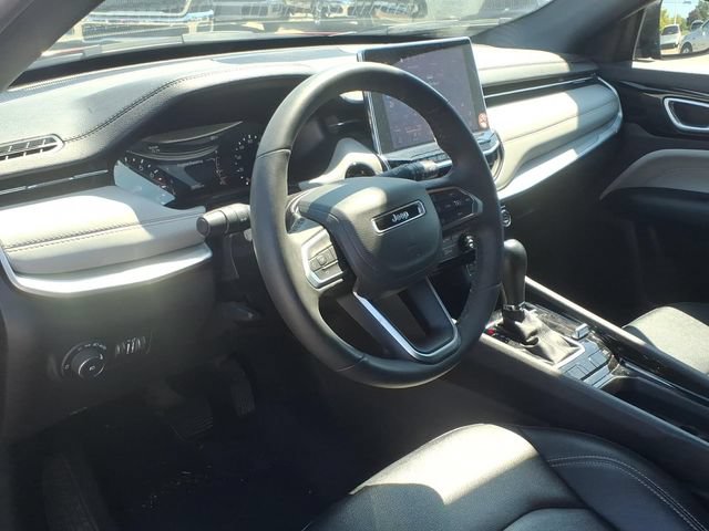 Used 2025 Jeep Compass Limited AWD/4WD image 8