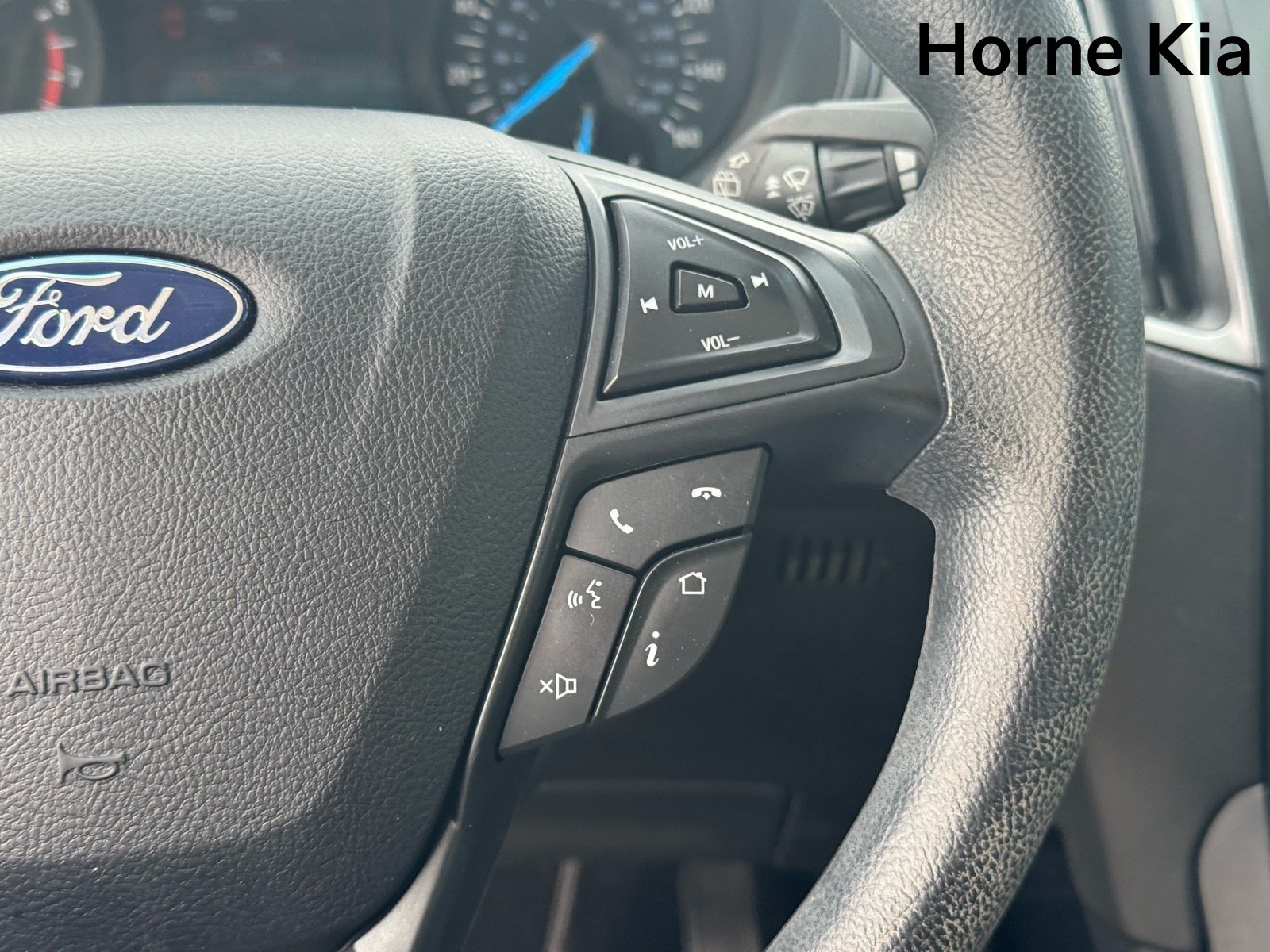 Used 2020 Ford Edge SE FWD image 19