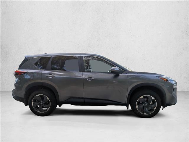 Used 2024 Nissan Rogue SV FWD image 4