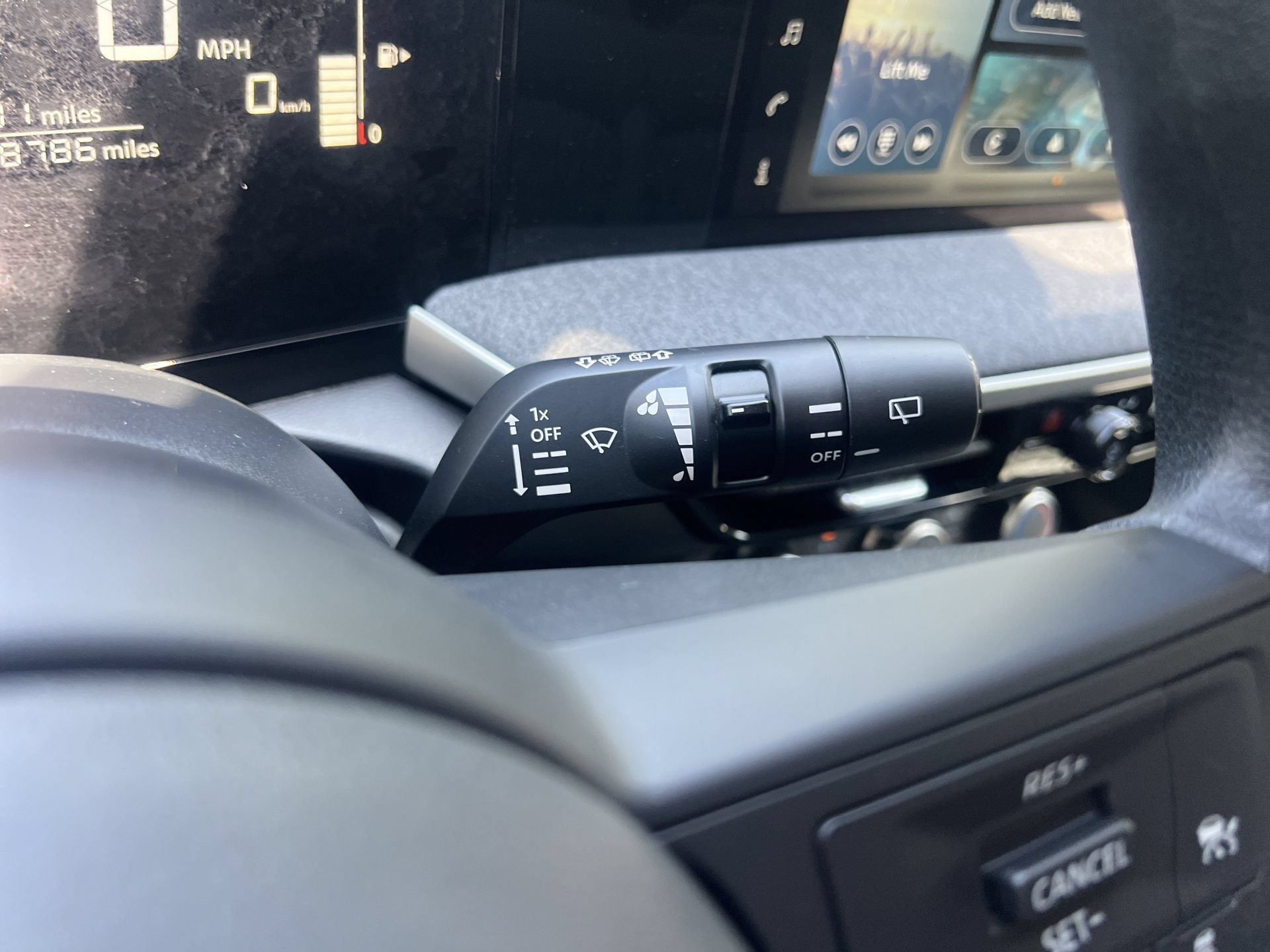 Used 2025 Nissan Kicks SV FWD image 11