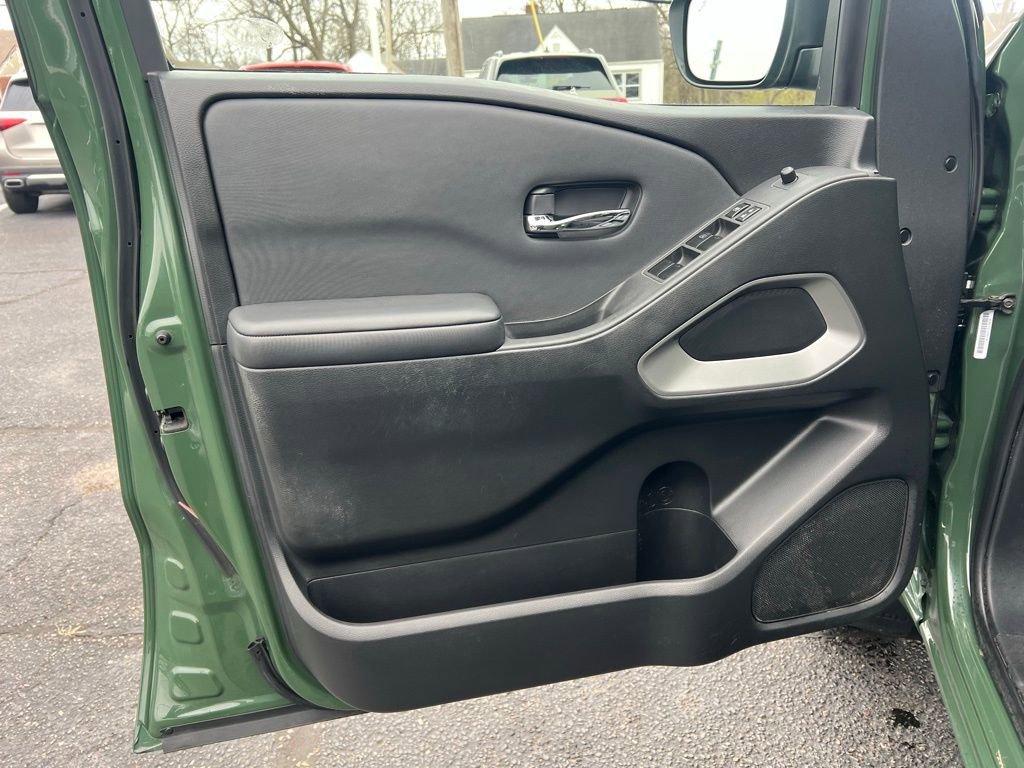 Used 2022 Nissan Frontier SV w/ Technology Package image 13