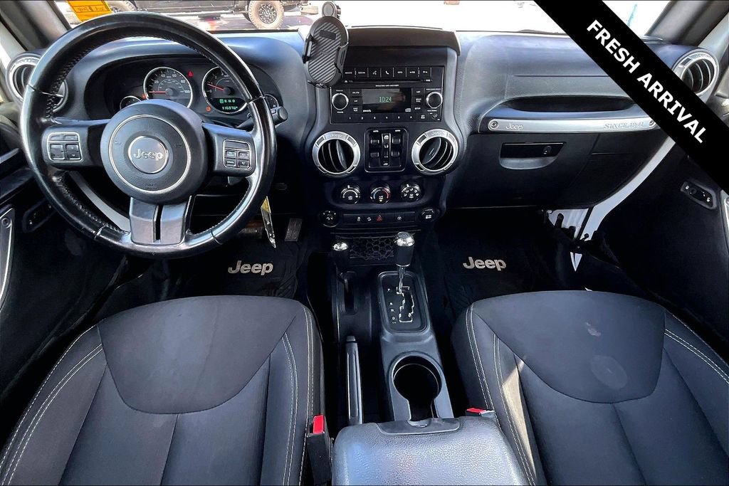 Used 2018 Jeep Wrangler Unlimited Sahara w/ Connectivity Group AWD/4WD image 5