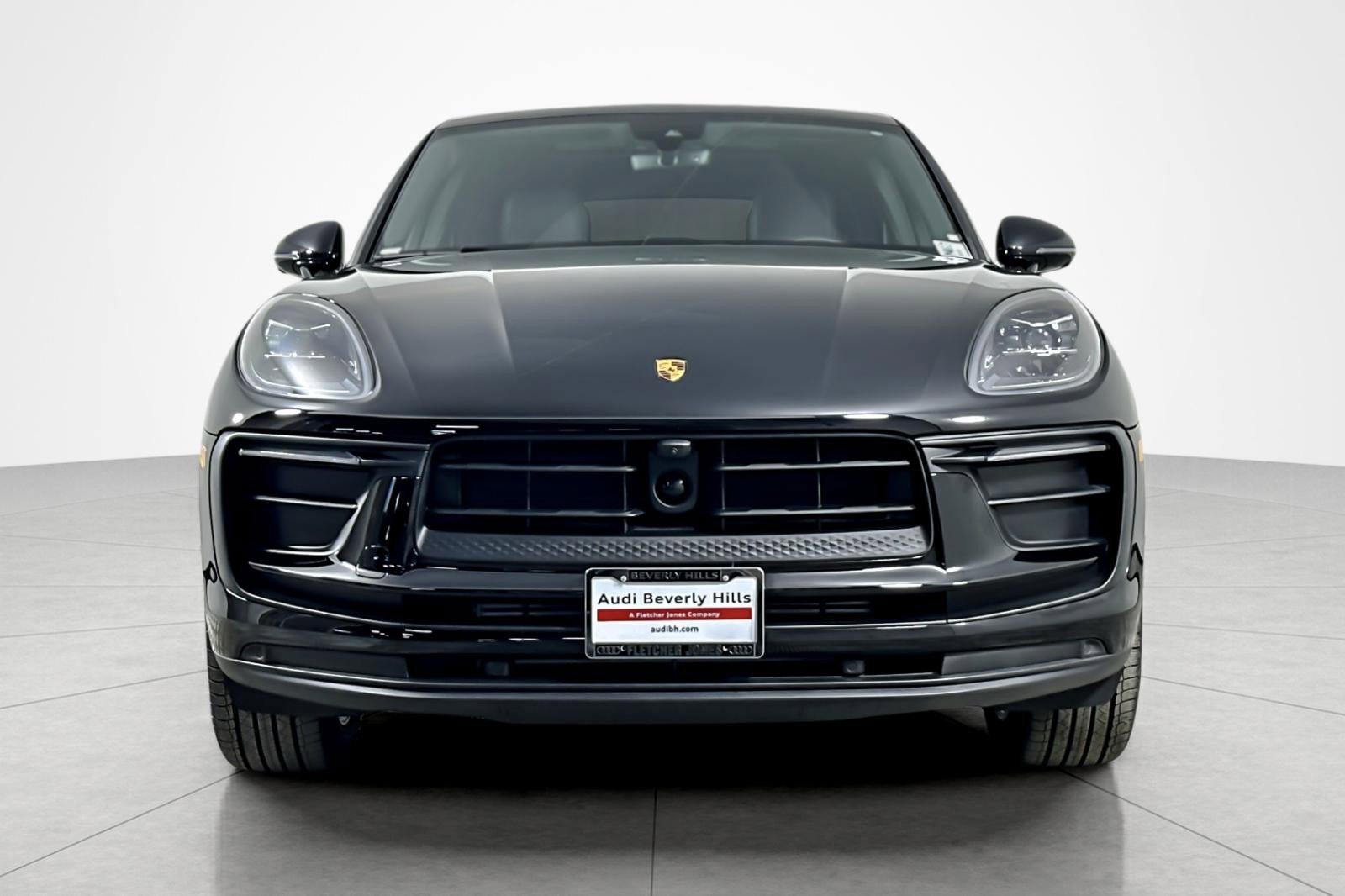 Used 2025 Porsche Macan w/ Premium Package Plus image 8