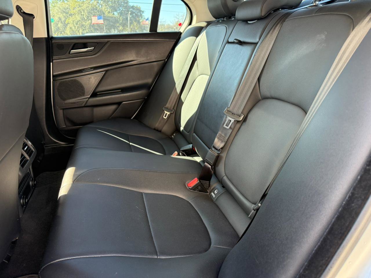 Used 2017 Jaguar XE Premium image 24