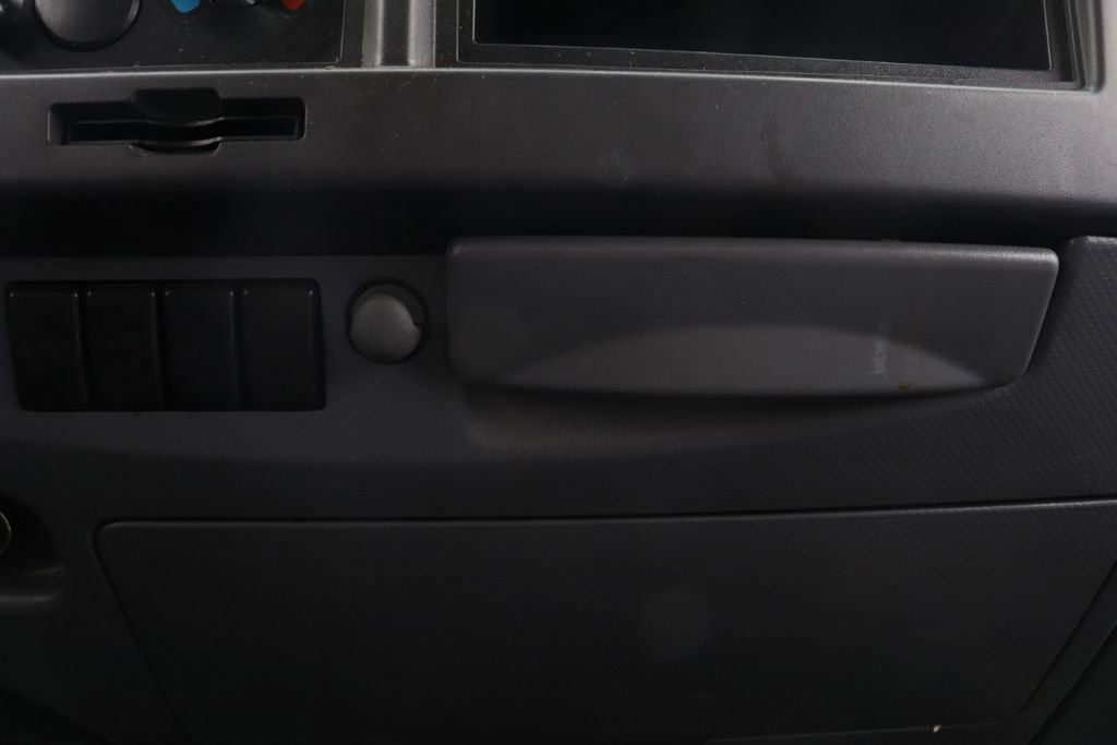 Used 2020 Isuzu NPR image 23