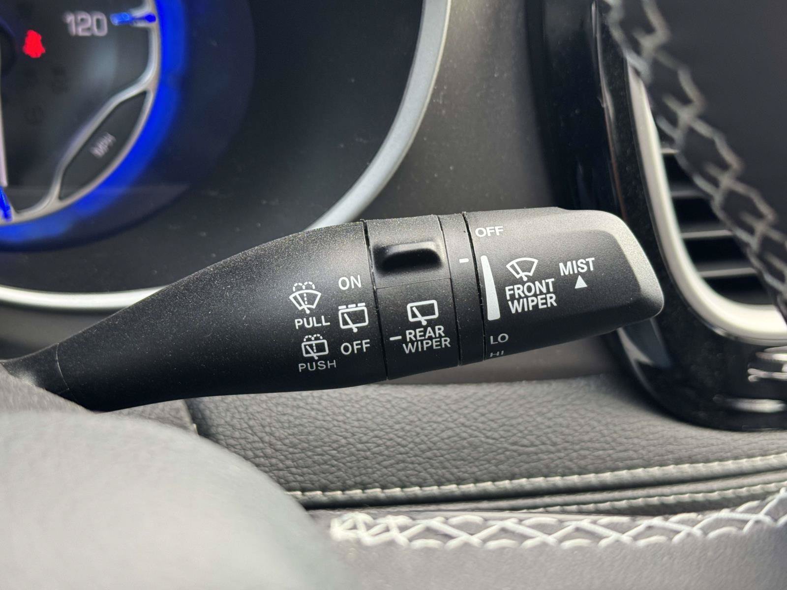 Used 2027 Chrysler Pacifica Select w/ Family Tech Group FWD image 18