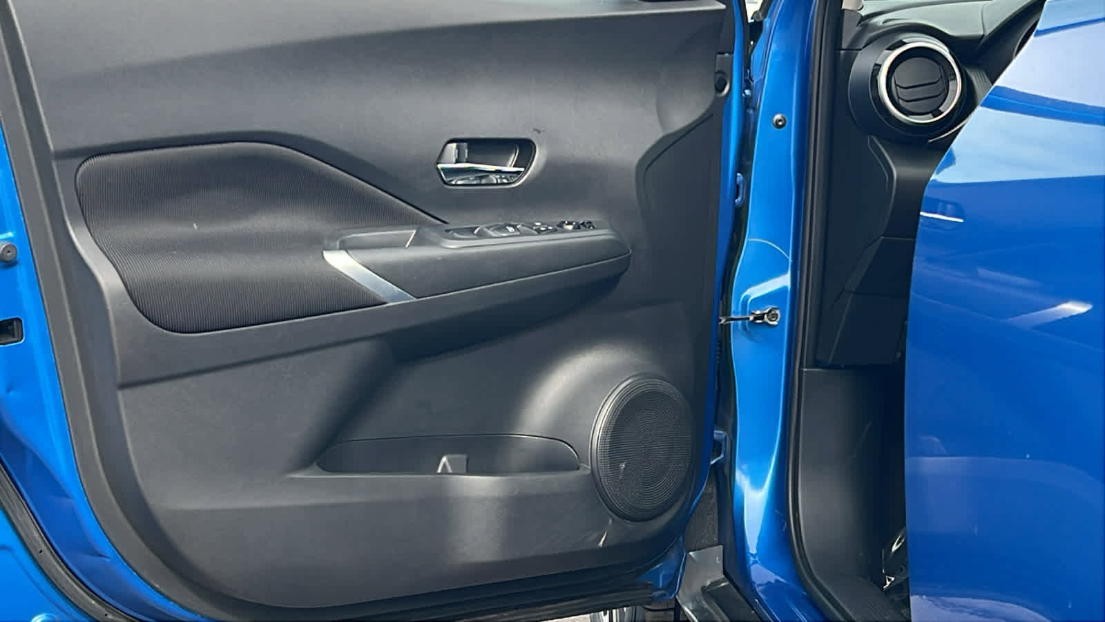 Used 2021 Nissan Kicks SV image 23