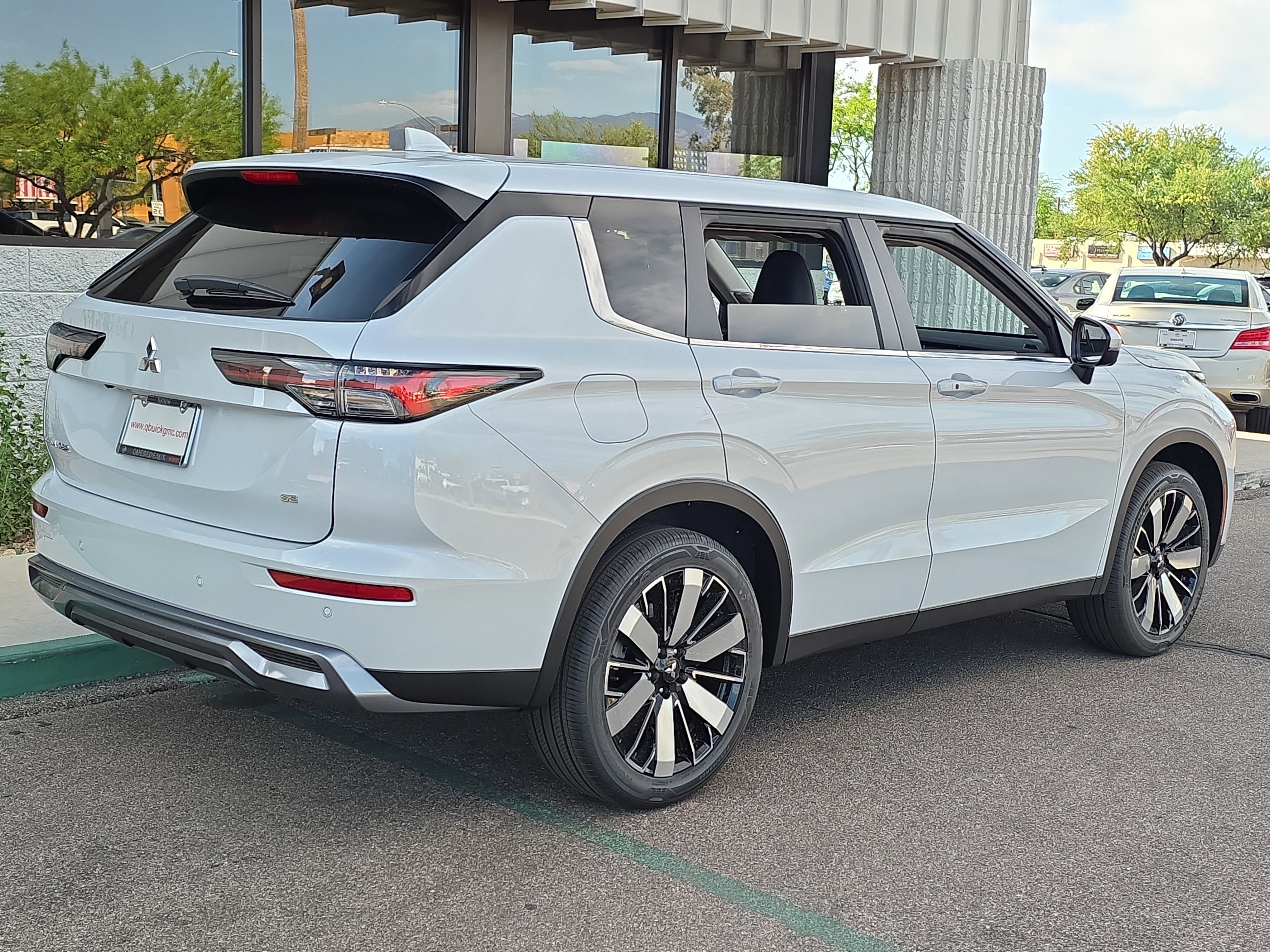 New 2026 Mitsubishi Outlander SE FWD image 7