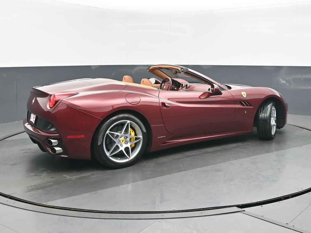Used 2010 Ferrari California RWD image 3