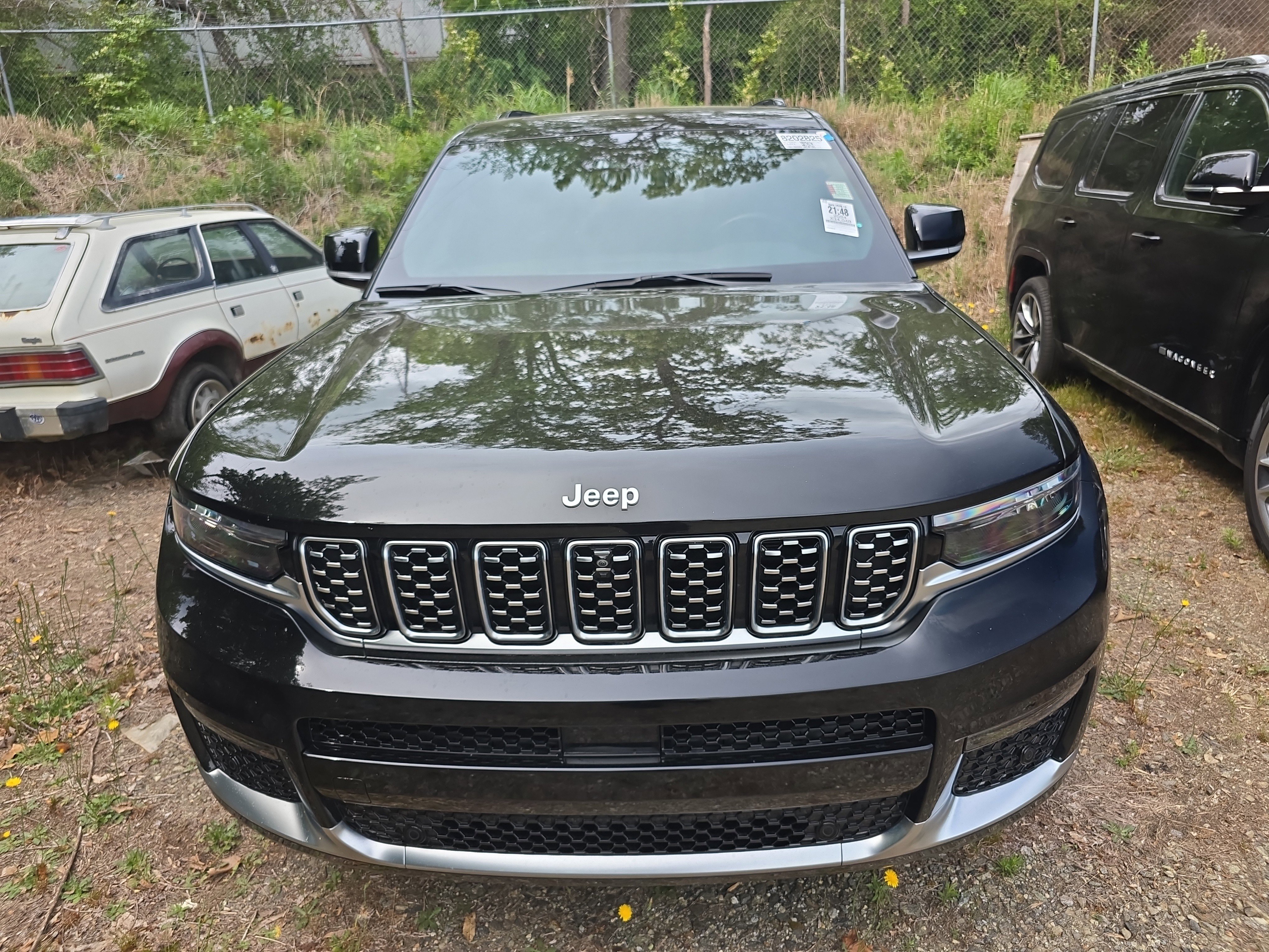Used 2024 Jeep Grand Cherokee L Summit w/ Rear Seat Video Group I AWD/4WD image 2