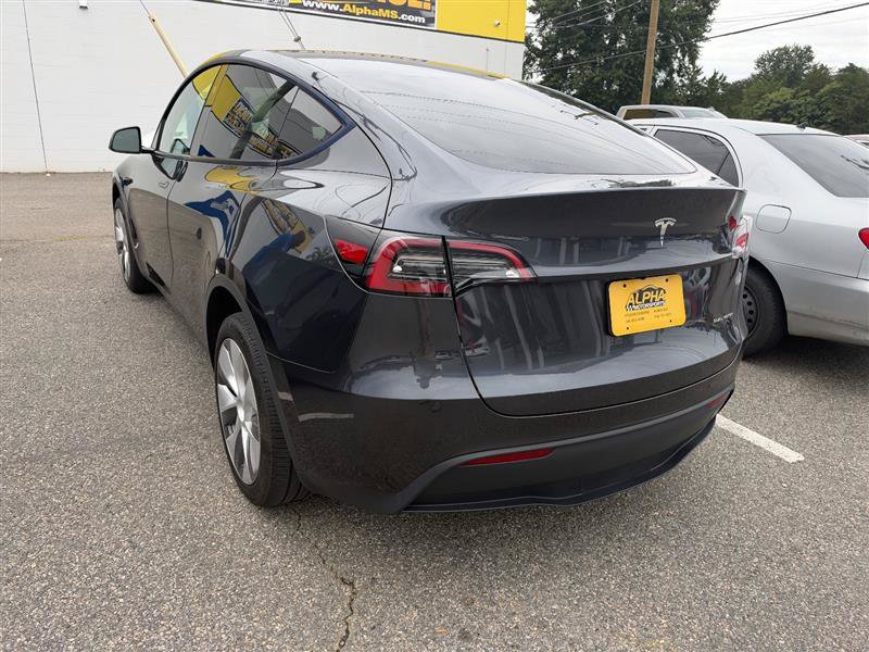 Used 2024 Tesla Model Y Long Range AWD/4WD image 5