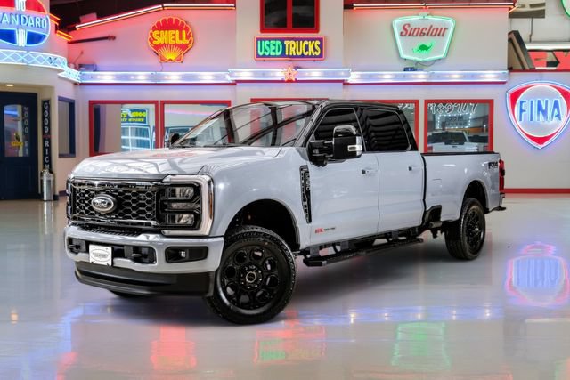 Used 2025 Ford F350 Lariat w/ Black Appearance Package AWD/4WD image 2