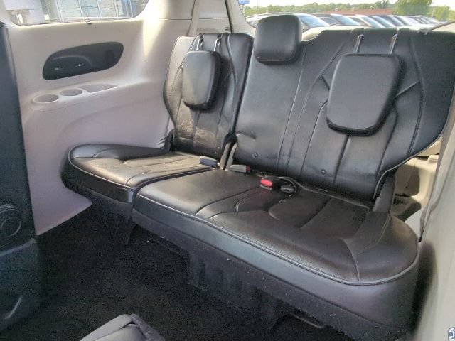 Used 2018 Chrysler Pacifica Limited FWD image 28
