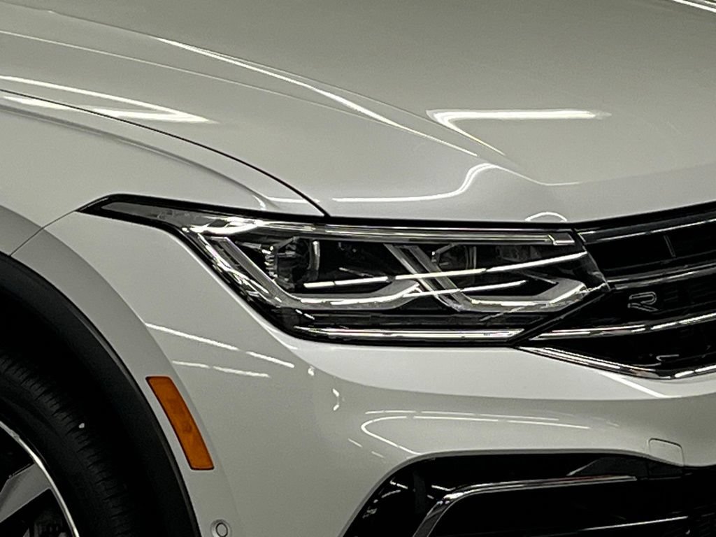 Used 2024 Volkswagen Tiguan SEL R-Line AWD/4WD image 43
