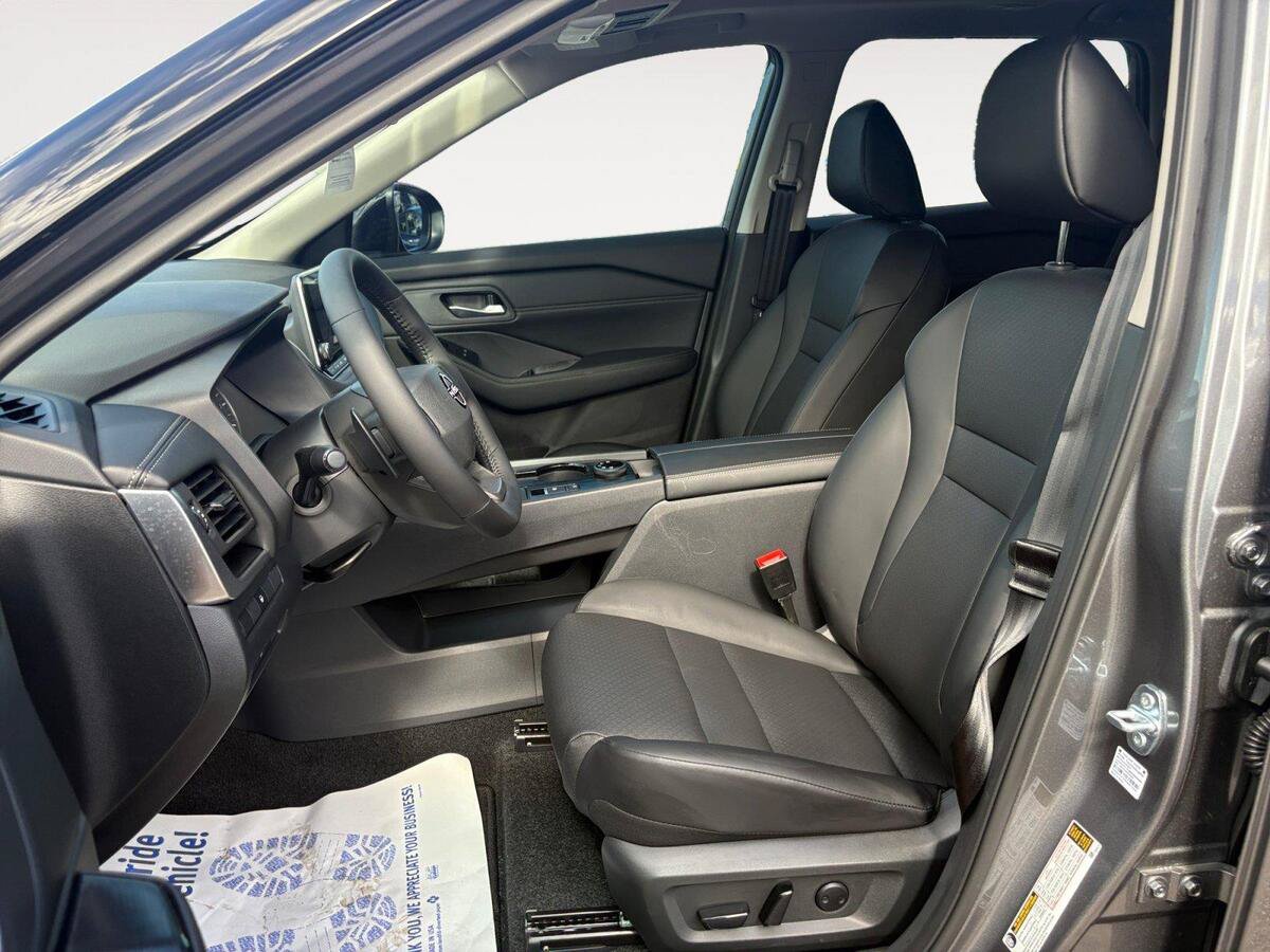 New 2026 Nissan Rogue Dark Armor AWD/4WD image 9