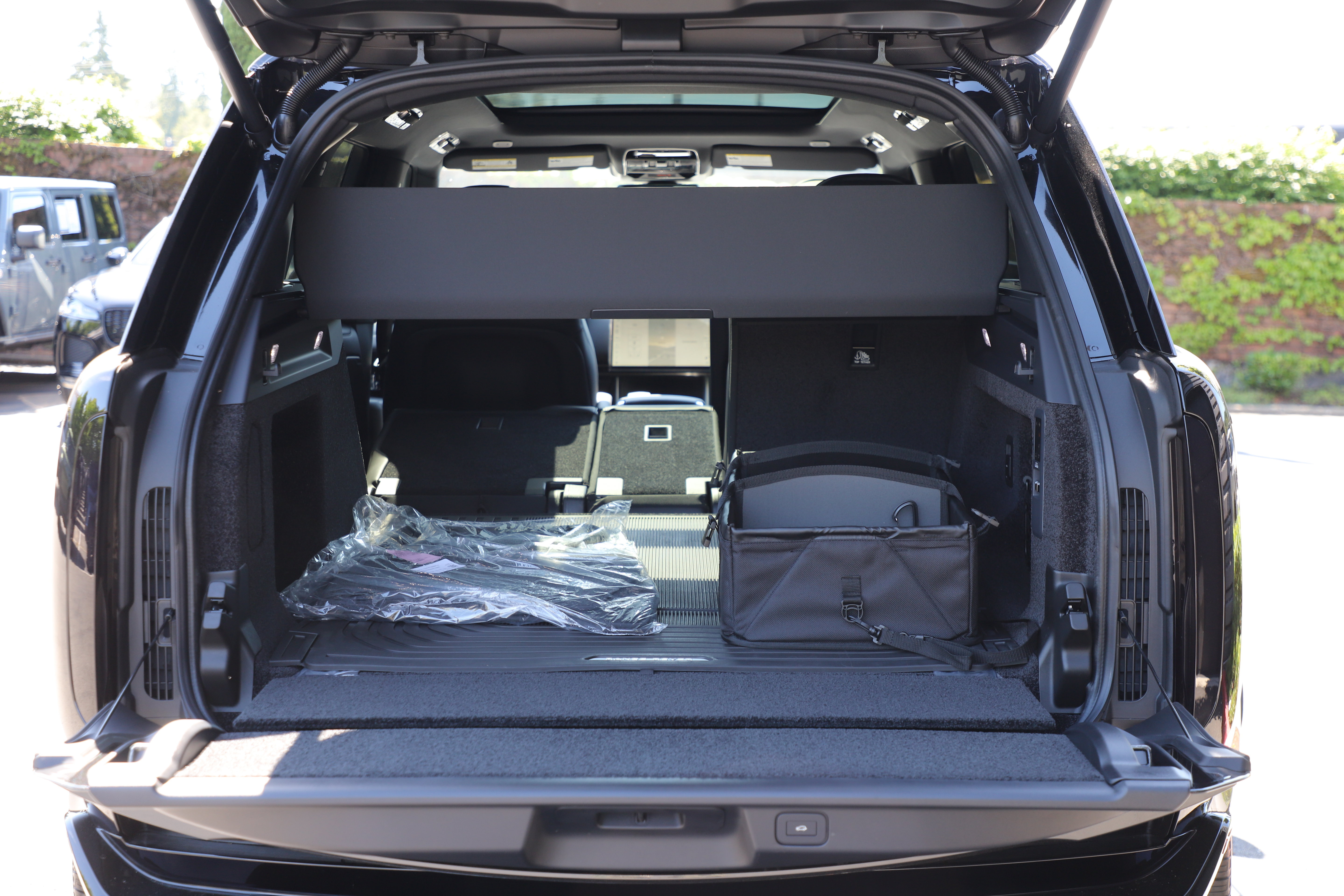New 2026 Land Rover Range Rover SE AWD/4WD image 16