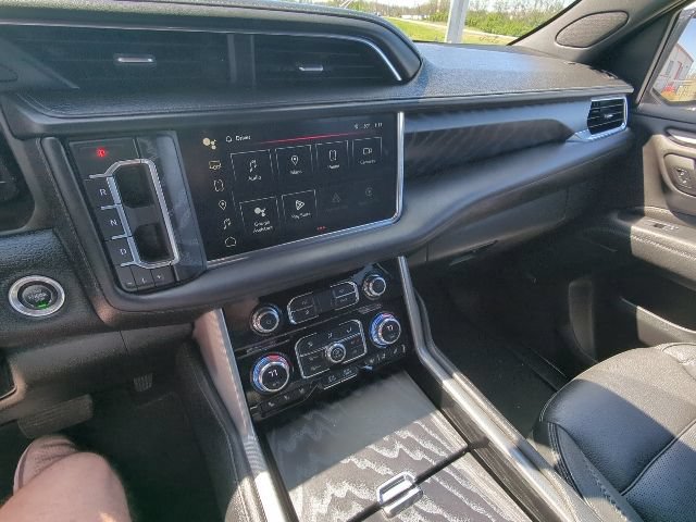 Used 2023 GMC Yukon XL Denali AWD/4WD image 16