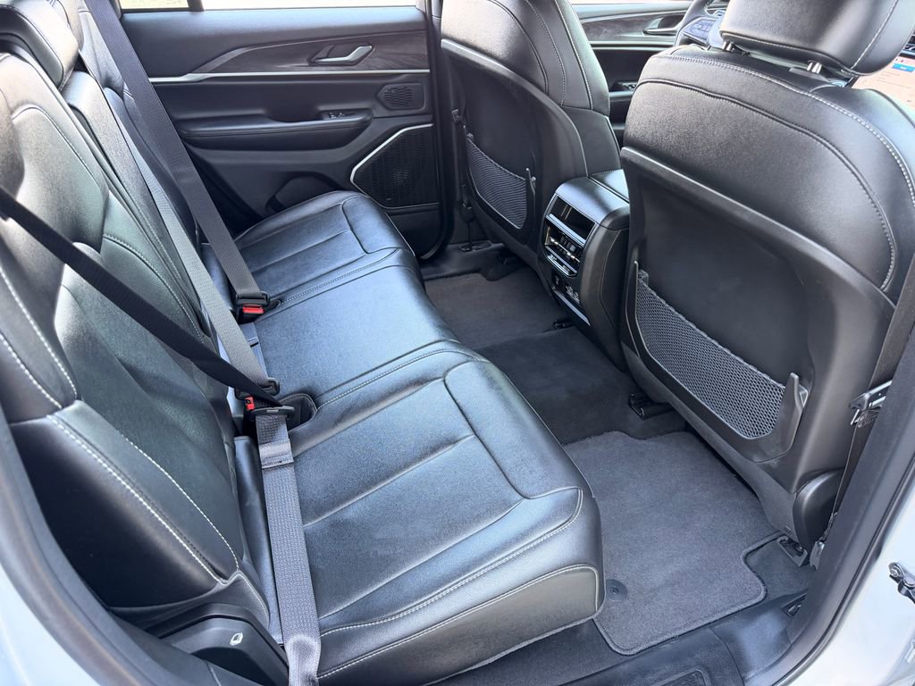 Used 2024 Jeep Grand Cherokee Limited w/ Black Appearance Package RWD image 33