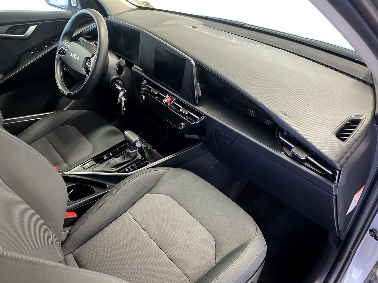 Certified 2025 Kia Niro LX FWD image 29