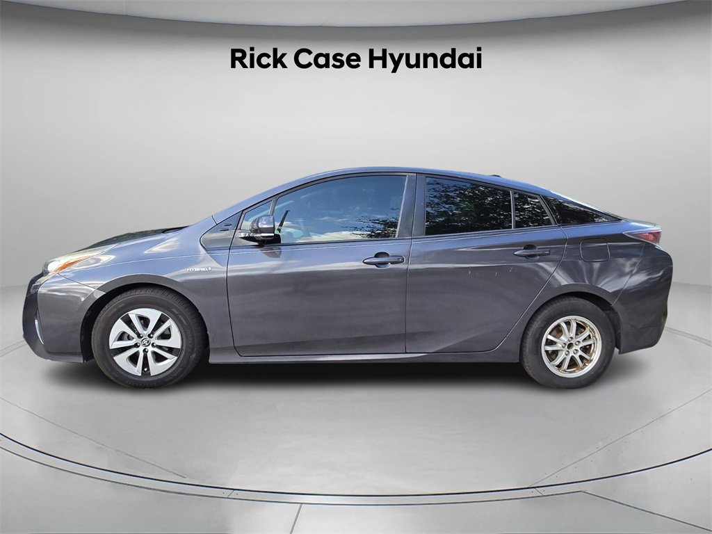 Used 2017 Toyota Prius Four image 3