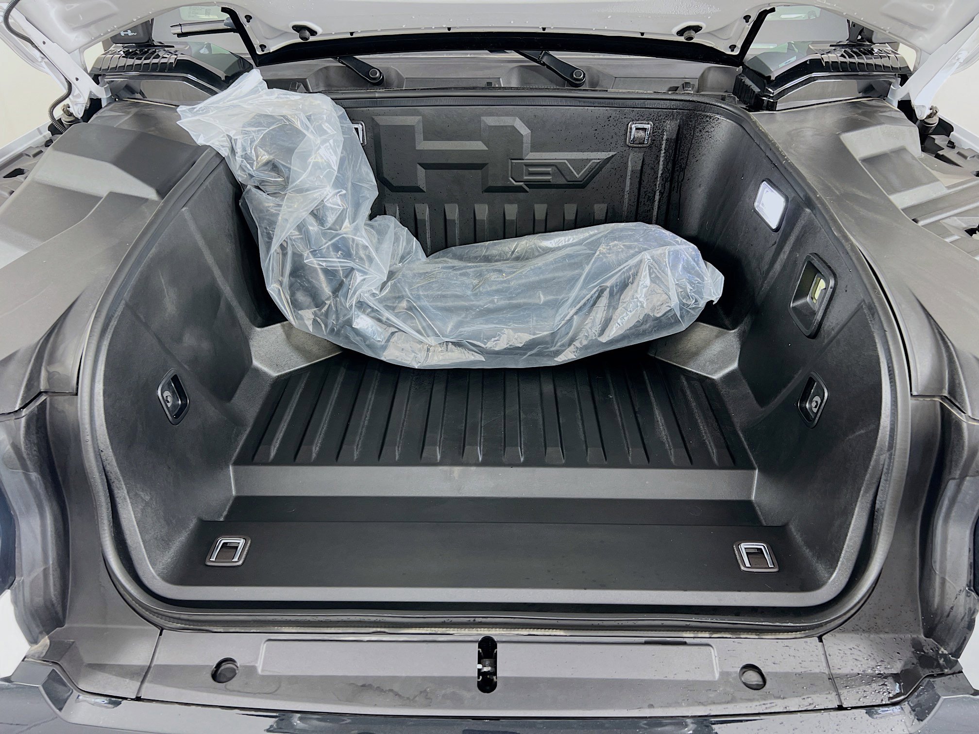 Used 2024 GMC Hummer EV 2X w/ LPO, Illumination Package image 32