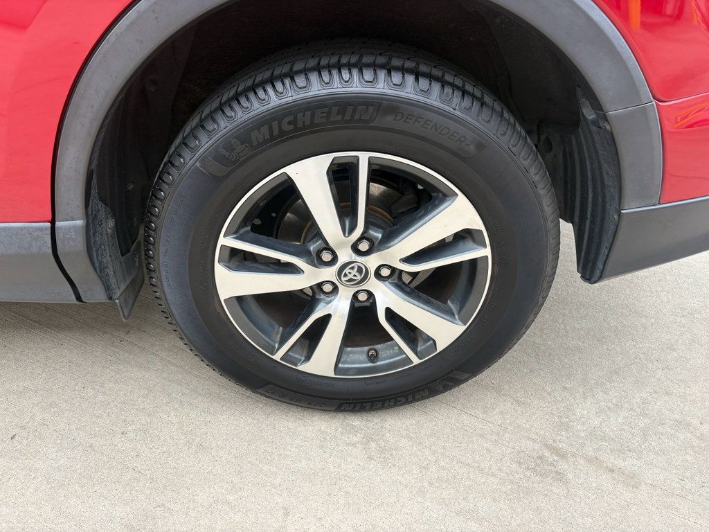 Used 2016 Toyota RAV4 XLE AWD/4WD image 31