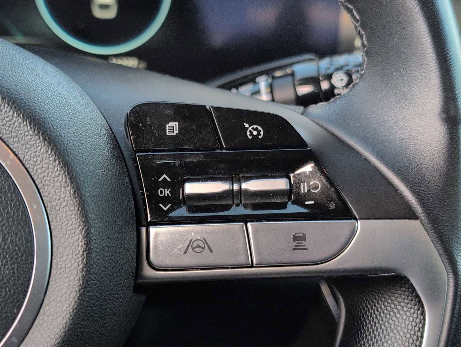 Used 2023 Hyundai Elantra Limited image 24