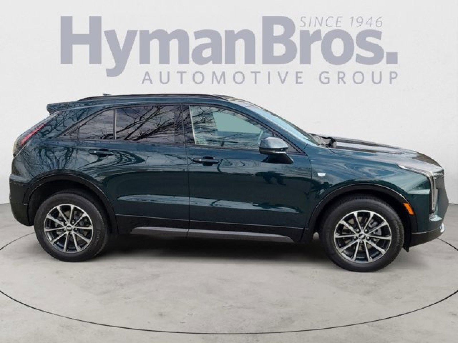 Used 2024 Cadillac XT4 Sport image 2