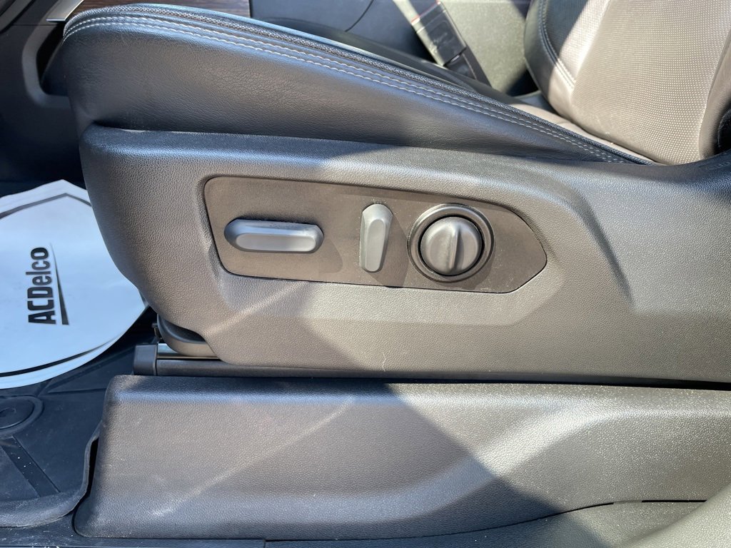 Used 2022 Chevrolet Silverado 1500 High Country w/ Technology Package image 12