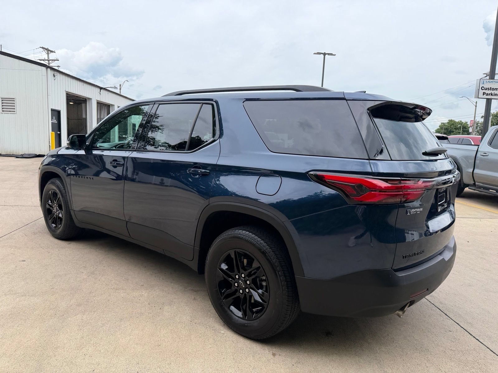 Used 2023 Chevrolet Traverse LT FWD image 29