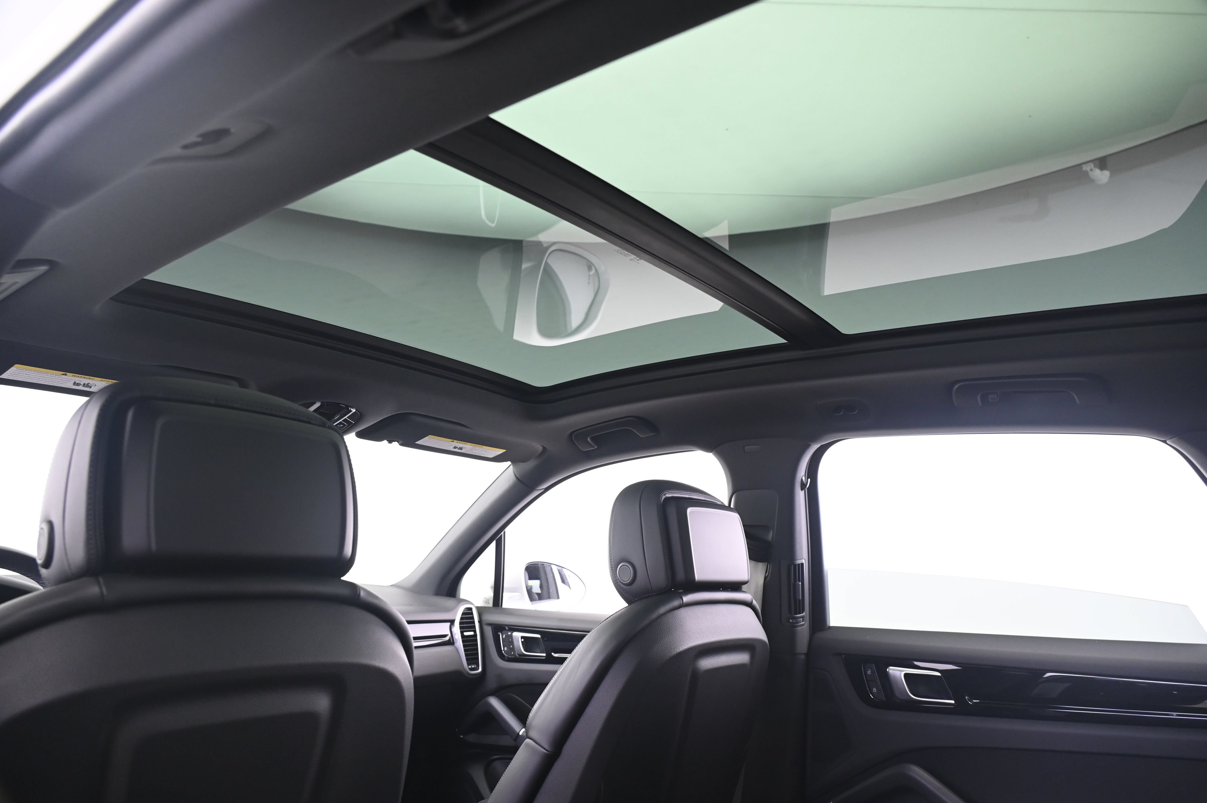 Certified 2023 Porsche Cayenne AWD/4WD image 25