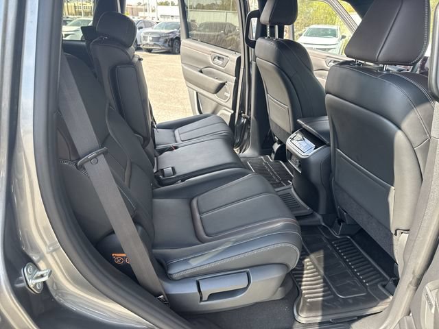 Used 2025 Nissan Armada SL AWD/4WD image 11