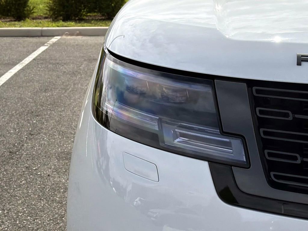New 2026 Land Rover Range Rover SE image 9