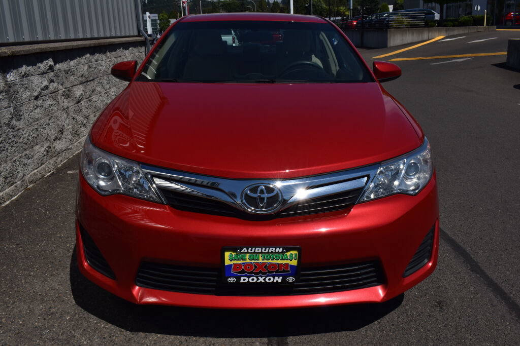 Used 2012 Toyota Camry LE FWD image 2