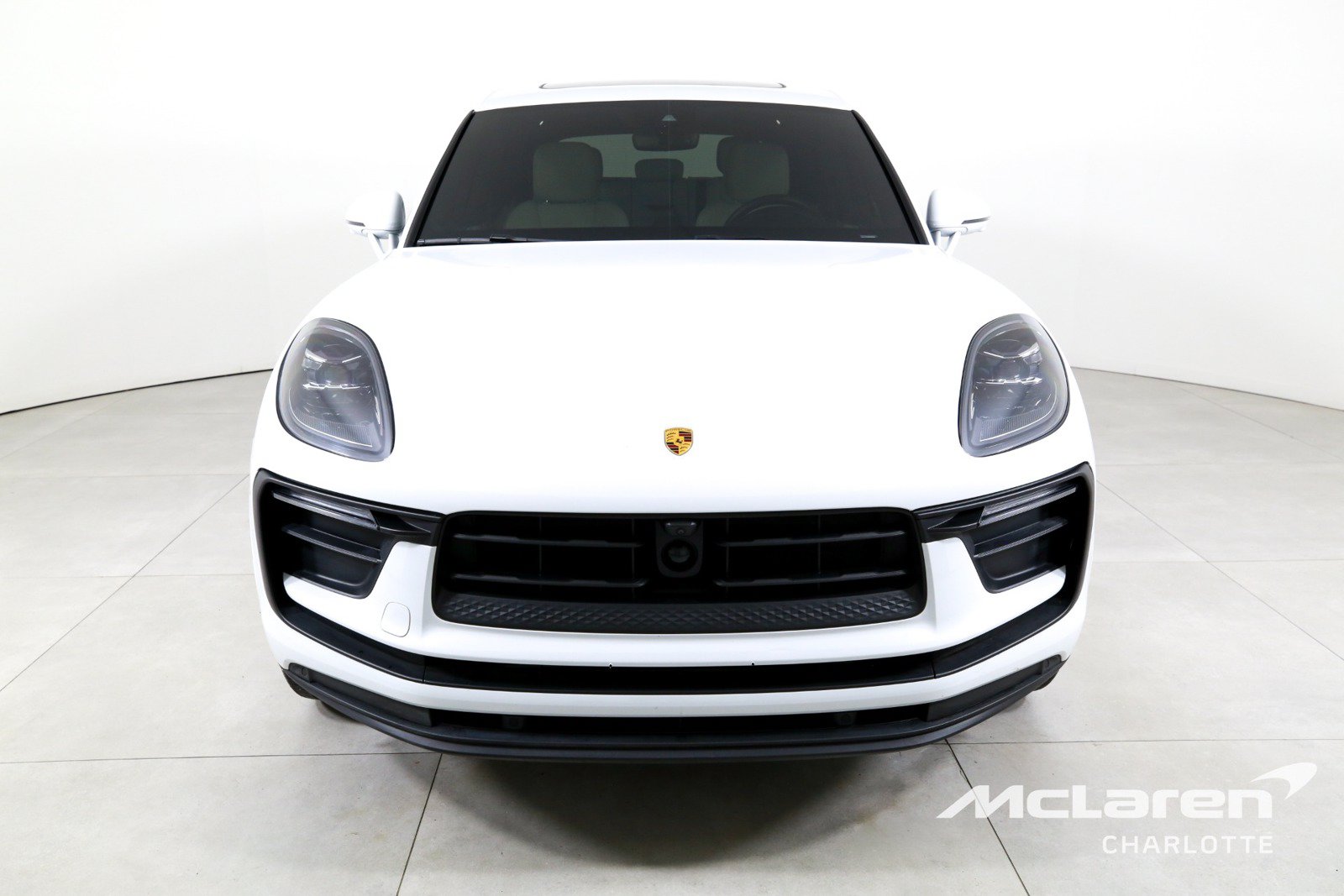 Used 2024 Porsche Macan w/ Premium Plus Package AWD/4WD image 4