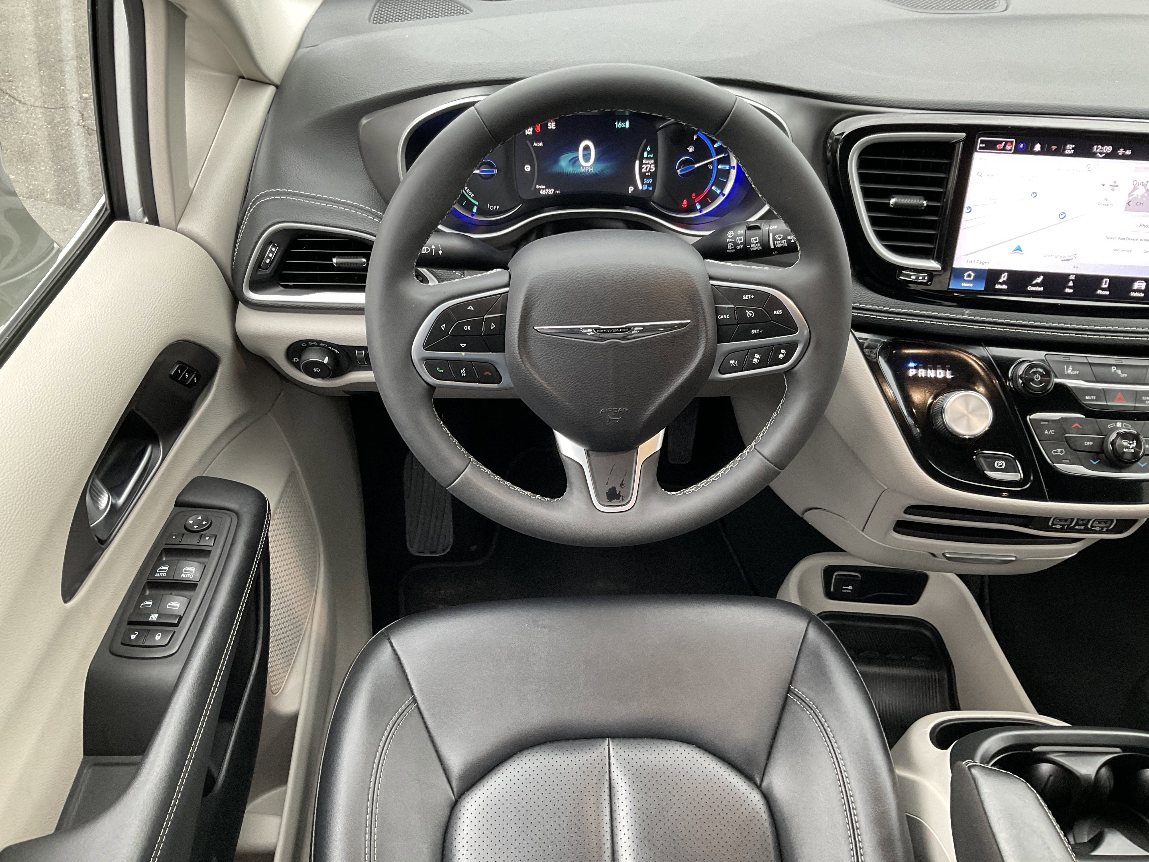 Used 2024 Chrysler Pacifica Select FWD image 26