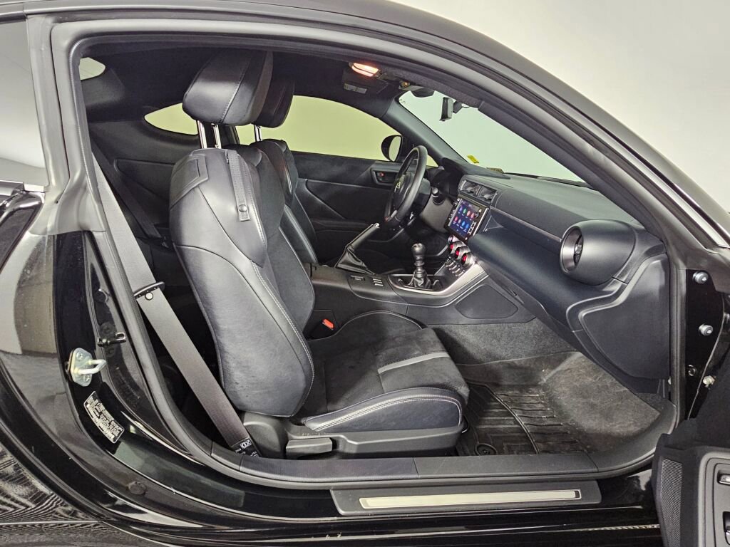 Used 2025 Toyota GR86 Premium w/ ALL Weather Mat Package (TMS) image 36